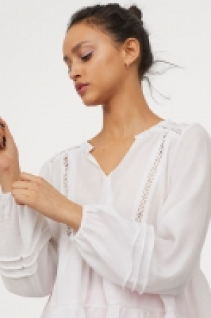 Blusa arrugada con encaje 15.99 €