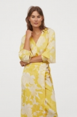 Blusa de satén con escote en V 10.99 €