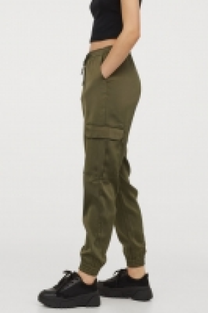 Pantalón cargo de satén 13.99 €