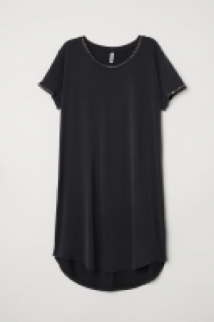 HM  Vestido camiseta con remaches