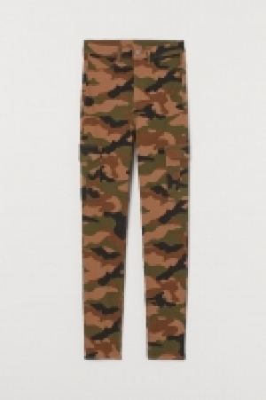 Pantalón cargo 9.99 €