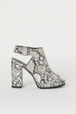 Sandalias con suela gruesa 20.99 €