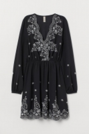 Vestido con bordados 27.99 €
