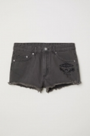 Vaquero corto con bordados 17.99 €