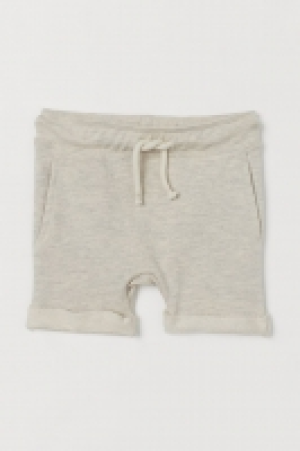 Pantalón corto con aplicación 4.99 €