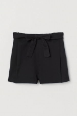 Pantalón corto con cinturón 7.99 €