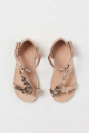 Sandalias con aplicación 8.99 €