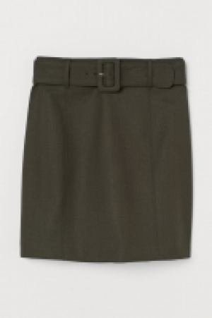 Falda con cinturón 7.99 €