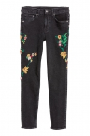 Girlfriend Regular Jeans 27.99 €