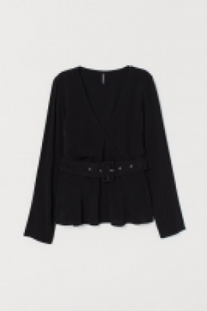 Blusa con cinturón 17.99 €