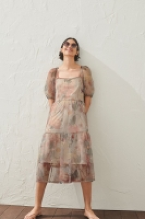 Vestido de malla manga puffy 6.99 €