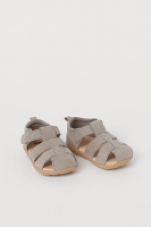 Sandalias gruesas 8.99 €