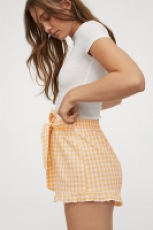 Pantalón corto con lazada 8.99 €