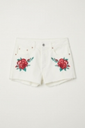 Vaqueros cortos con bordado 6.99 €