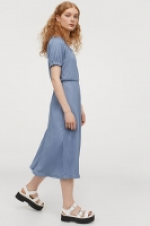 Vestido con botones 10.99 €