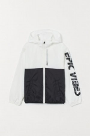 Chaqueta con capucha 8.99 €