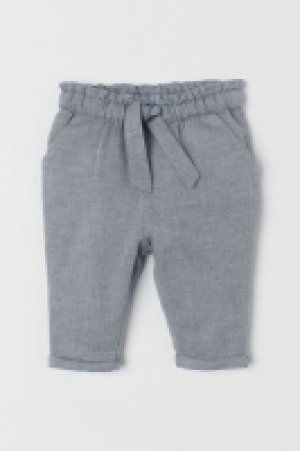 Pantalón con bajos vueltos 12.99 €