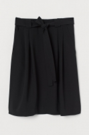 Falda con cinturón 12.99 €