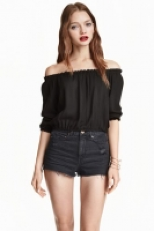 Blusa corta hombro descubierto 7.99 €