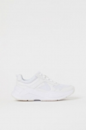Zapatillas deportivas de malla 17.99 €