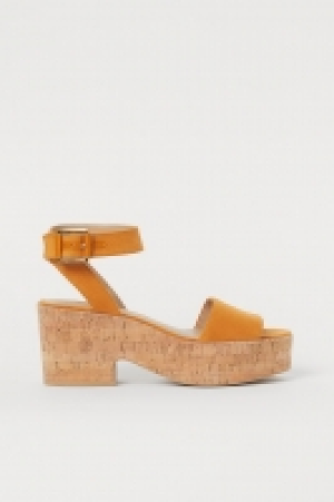 Sandalias de plataforma 12.99 €