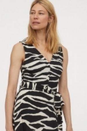 Vestido con cinturón de anudar 9.99 €