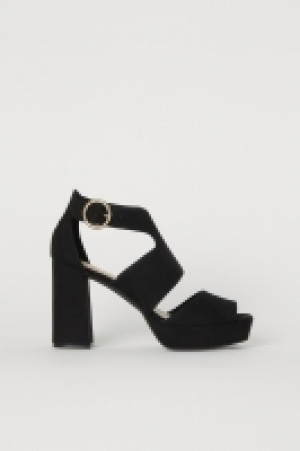 Sandalias de plataforma 17.99 €