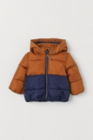 Chaqueta puffy con capucha 10.99 €