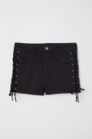 HM  Pantalón corto con lazada