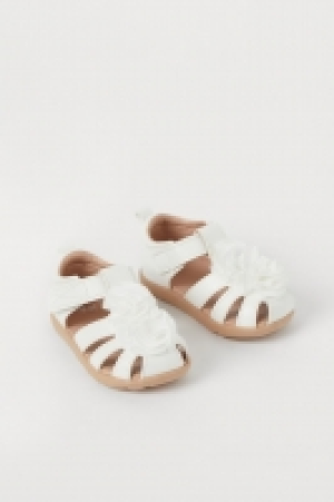 HM  Sandalias con detalle floral