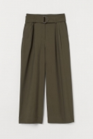 Pantalón amplio con cinturón 15.99 €