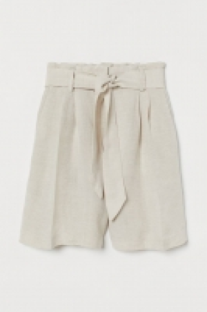 Pantalón corto con cinturón 11.99 €