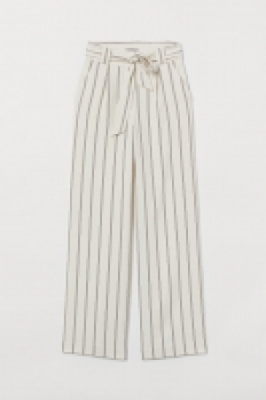 Pantalón amplio con cinturón 20.99 €