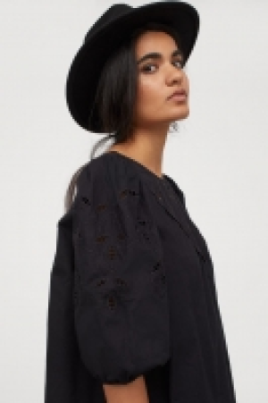 Vestido con bordado inglés 14.99 €