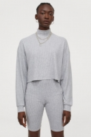 Pantalón biker corto en canalé 4.99 €