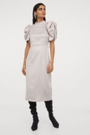 Vestido de satén manga puffy 19.99 €