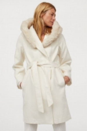 Abrigo con capucha 39.99 €