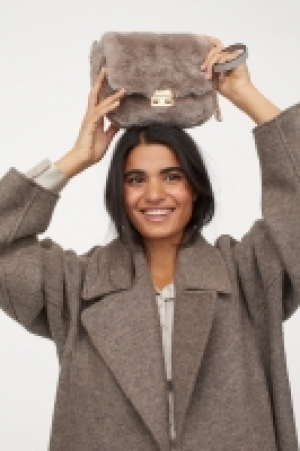 Bolso en pelo sintético 14.99 €