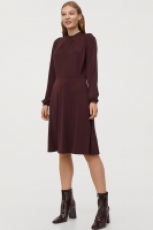 Vestido hasta la rodilla 14.99 €