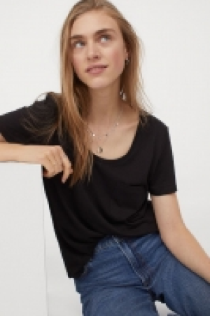 Camiseta escotada 4.99 €