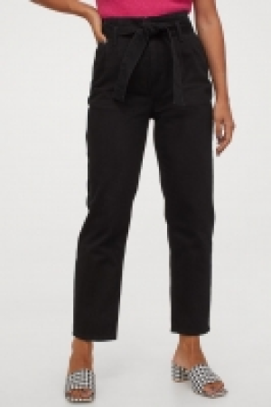 Pantalón denim con cinturón 27.99 €