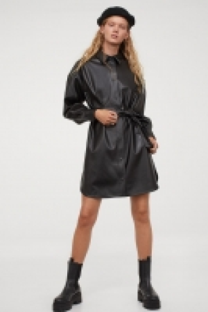 Vestido en piel sintética 27.99 €