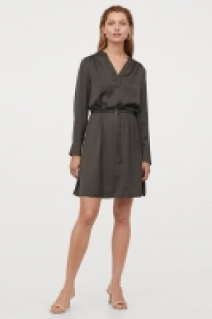 Vestido con cinturón 14.99 €