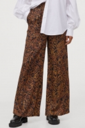 Pantalón amplio de satén 17.99 €