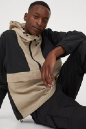 Anorak con capucha 21.99 €