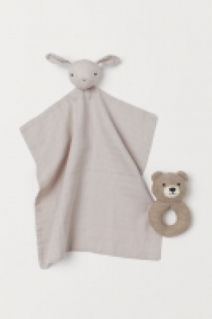 HM  Manta infantil y sonajero