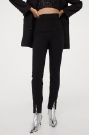 Pantalón con cremallera 17.99 €