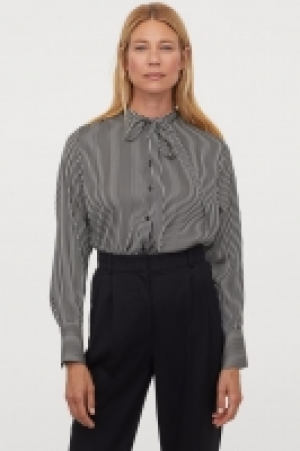 Blusa con lazada 9.99 €