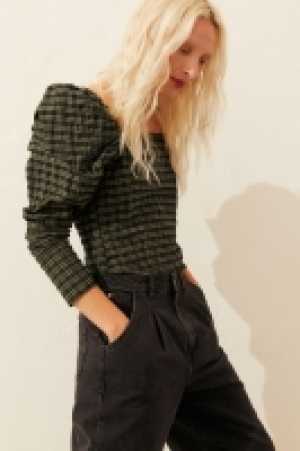 Blusa arrugada con manga puffy 8.99 €