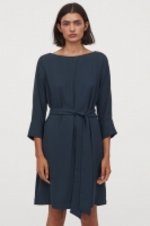 Vestido con escote barco 15.99 €